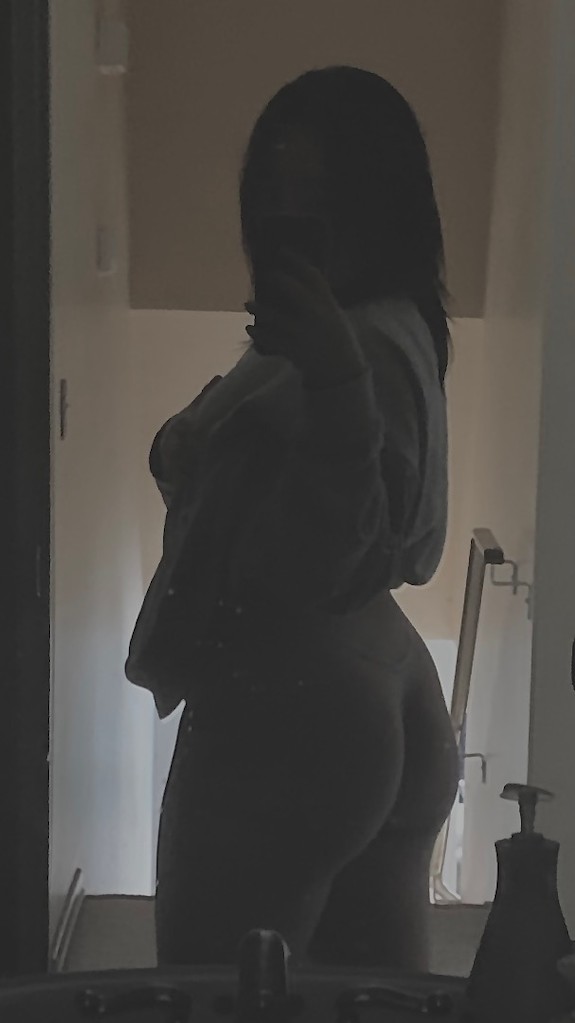 mandatory mirror selfies!