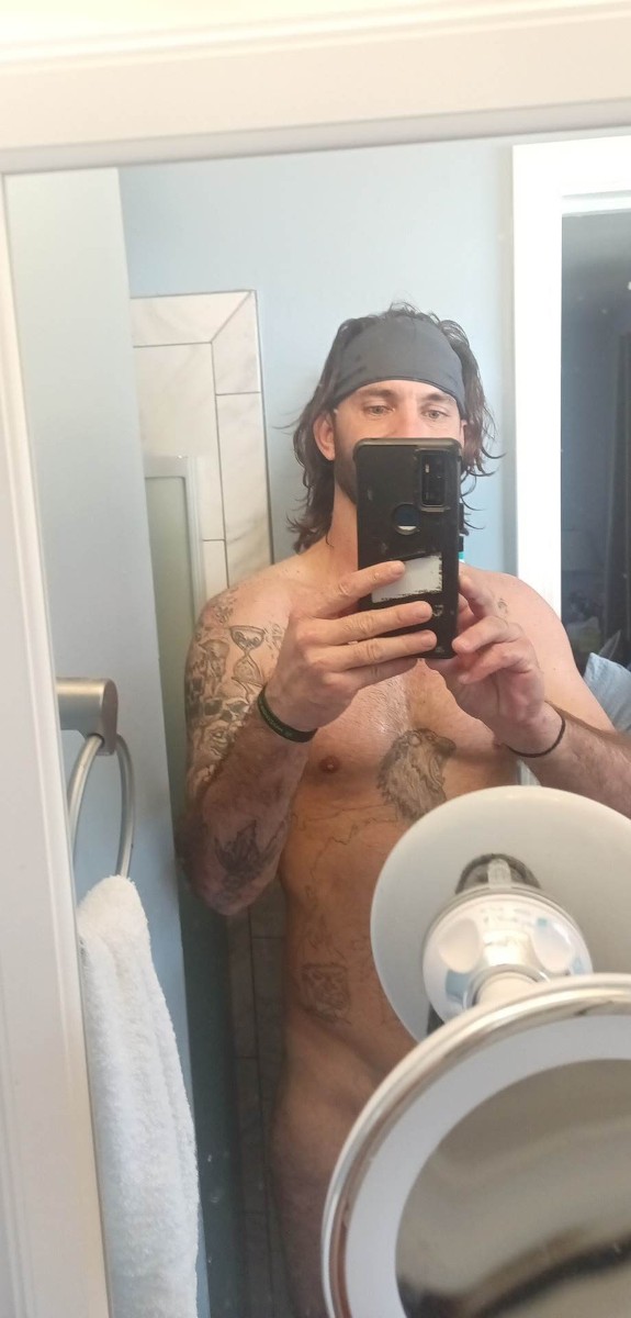 Solo Male, Stud, Shower, Selfies, Hanging out