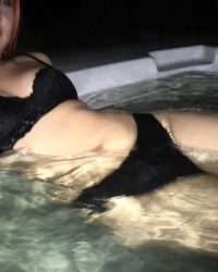 Outdoor Jacuzzi at night ☺️ photo