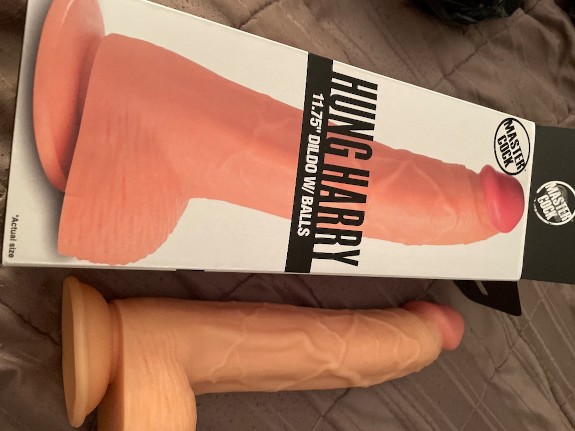 New Dildo: 11 3/4 inch Hung Harry