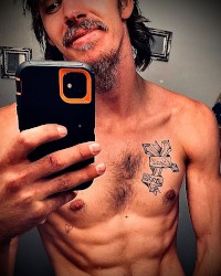Feelin hot ;) cashapp @ $andrewk6969 photo