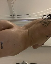 Wet Body 🥵 photo
