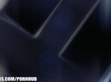 Sexy lesbiennes brunes engagent un trio au sauna 33 gif