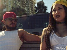 Pink Von Dee gif