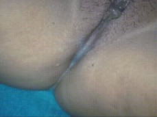 saca todo el semen de su vgina gif