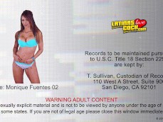 monique fuentes movimiento sandalias gif