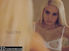 Naomi 2 gif
