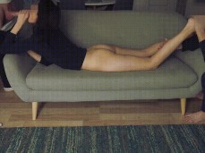 mąż liże stopy żony obciągającej obcego kutasa gif