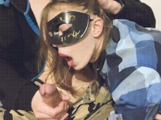 красотка сосет дома gif