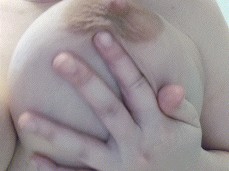 na? machen dich meine großen Titten und Nippel nicht geil? gif