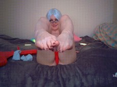 Amber_Hallibell - feet in the air gif