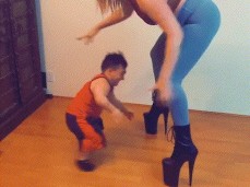 Tall Woman vs Tiny Man - Catch Me If You Can gif