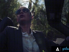 Спалила девушку за мастурбацией gif