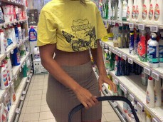 сиси в магазине gif