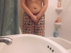 What is out here? ohhhhhh hmm.. Cucaracha away! gif