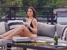 Wife start sucking bbc without shy gif