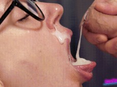 BOQUETE COM GOZADA NA BOCA gif