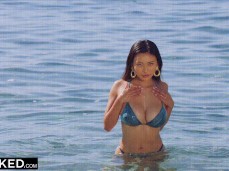 Rae Beach Modelling gif