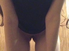 I show the pad on the first day of my period. gif