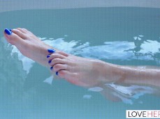 lola fea feet gif