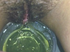 Русская писает в прозрачную посуду gif