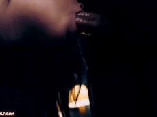 ella está muerta de hambre y hambrienta de salchichas gif