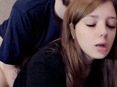 Follada lenta de linda compañera de cuarto gif