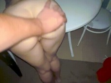 сосёт у елки без рук2 gif