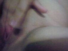 Que rico se masturba esta perrita 🤤 gif