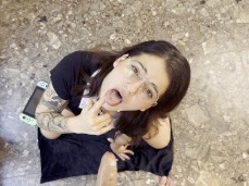 Hermanita gamer se toma toda la leche de su carita | Step sistergammer girl gif