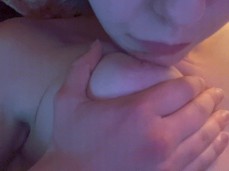 chupando sus tetas gif