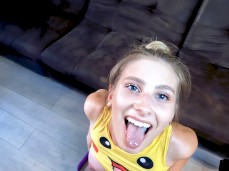 Putita mostrando lechita gif