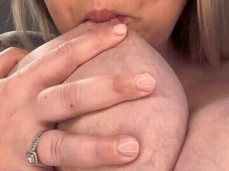 meine Brustwarzen wollen ständig geleckt werden - vielleicht auch von dir? gif