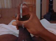 Acariciando una polla larga y dura hasta correrse gif