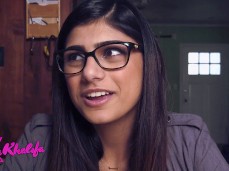 Mia Khalifa gif