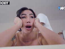 Massageando a buceta da Samie Duchamp gif