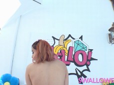 Roxie Sinner bend over to show her amazing ass gif