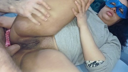 Gordinha puta da o cu de ladinho