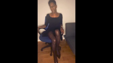 Put that dick in between my feet and I'll make you cum!