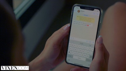 Lexi Dona Texting
