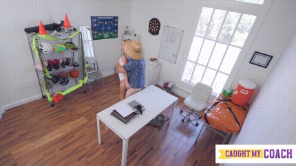 Cheerleader Khloe Kingsley fucked by coach