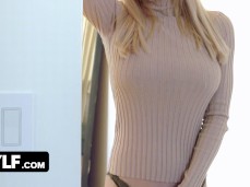 Alix Lynx gif