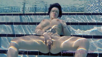 Larkin Love xshow you her pussy underwater