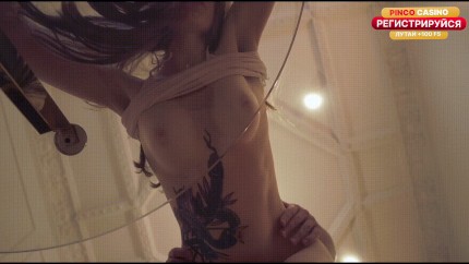 BOUNCING tits