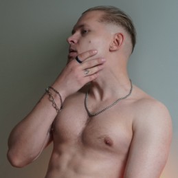 AXEL MUR