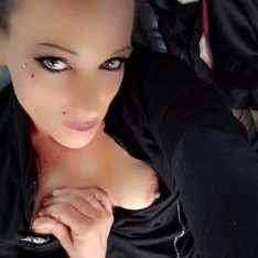 Des stars du porno sexys à poil dans des longs-métrages pornos ...
