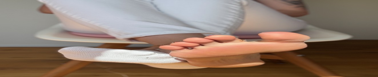 Julia James Feet