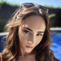Hanna James