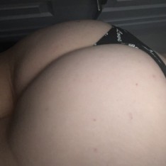 Des stars du porno sexys à poil dans des longs-métrages pornos ...