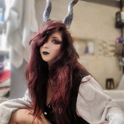 Lily Wormwood's profile picture